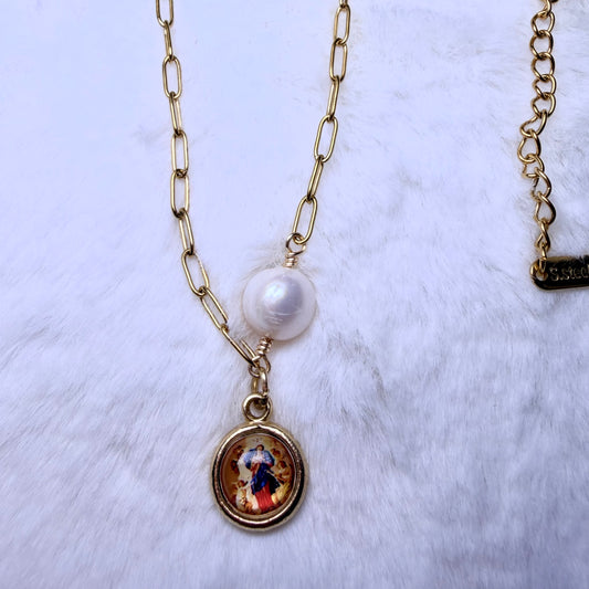 Collar- Perla y Virgen engarzado en Alambrismo