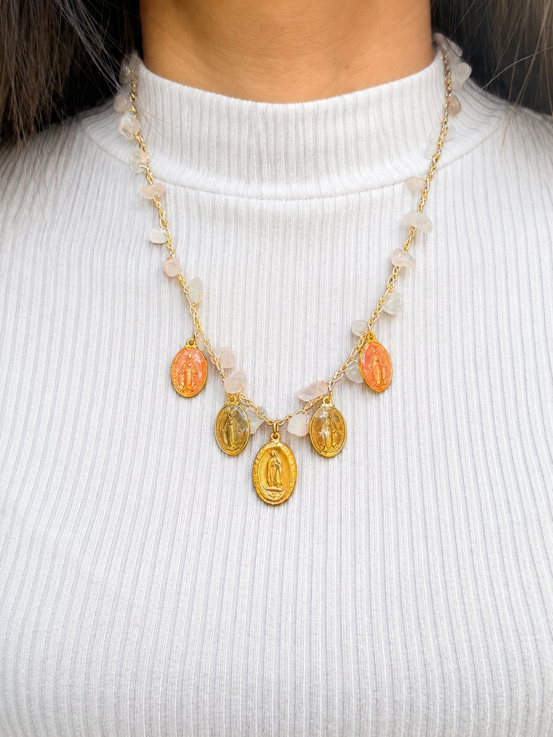 Collar decenario con piedras picadas