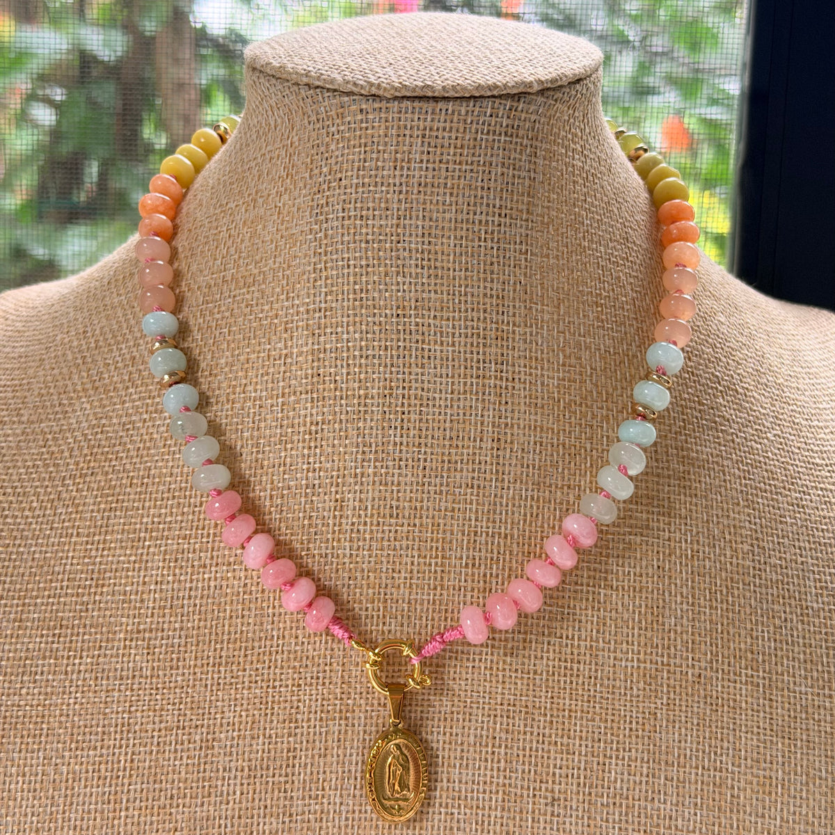 Collar decenario