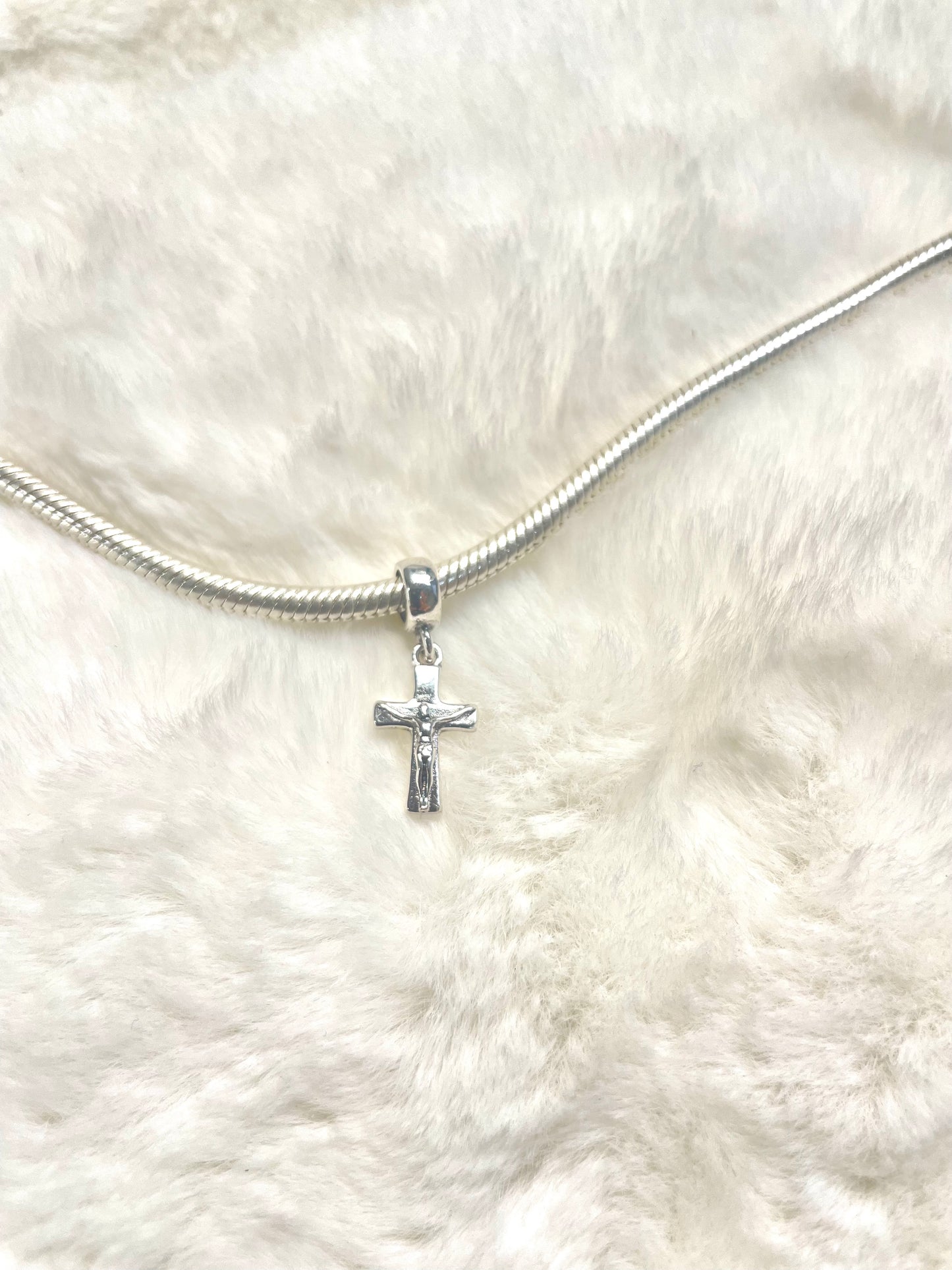 Charm- Crucifijo