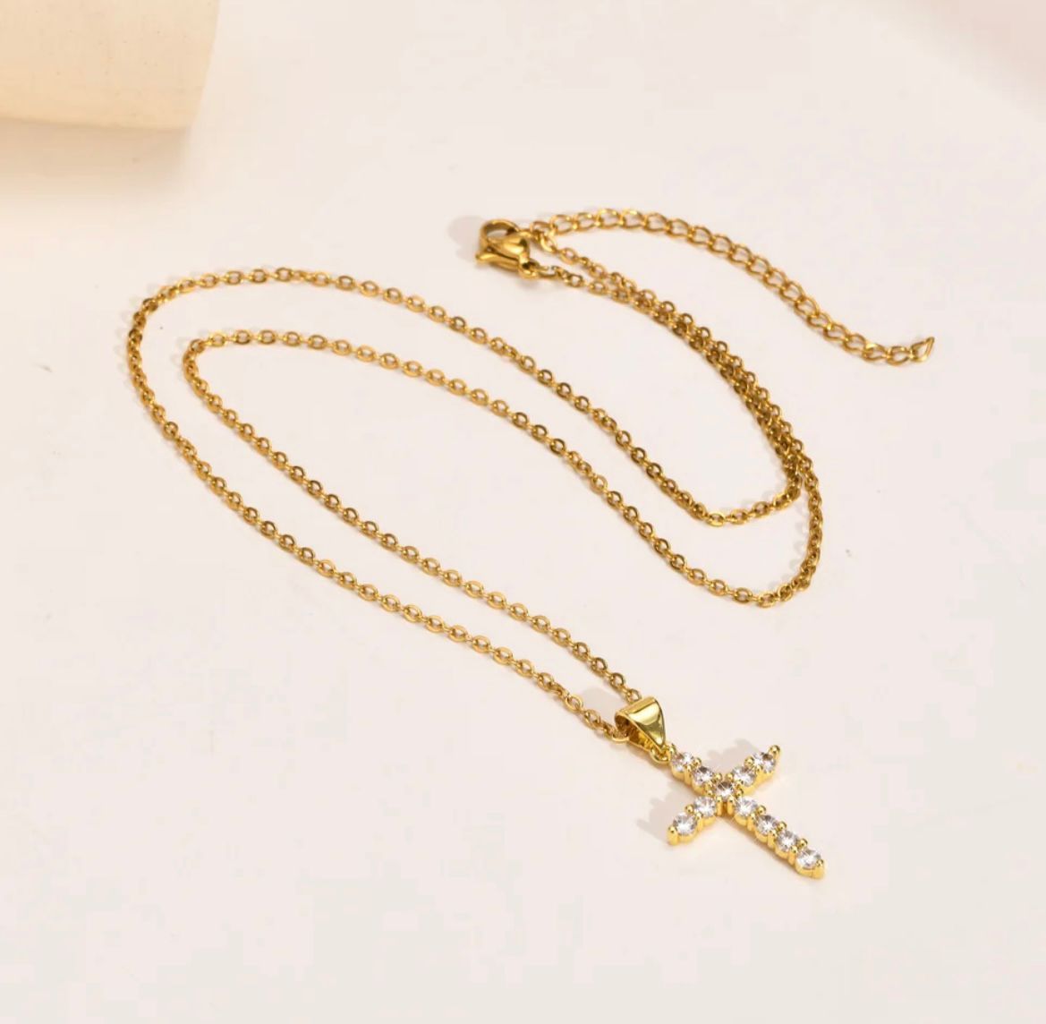 Bisuteria religiosa -collar con cruz de circonias
