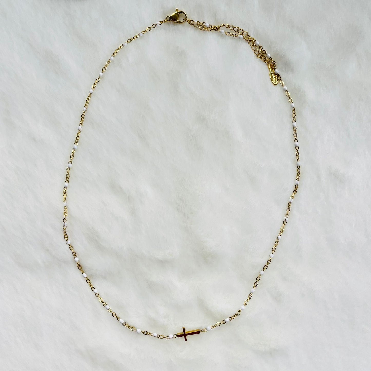 Acero-collar con cruz blanco
