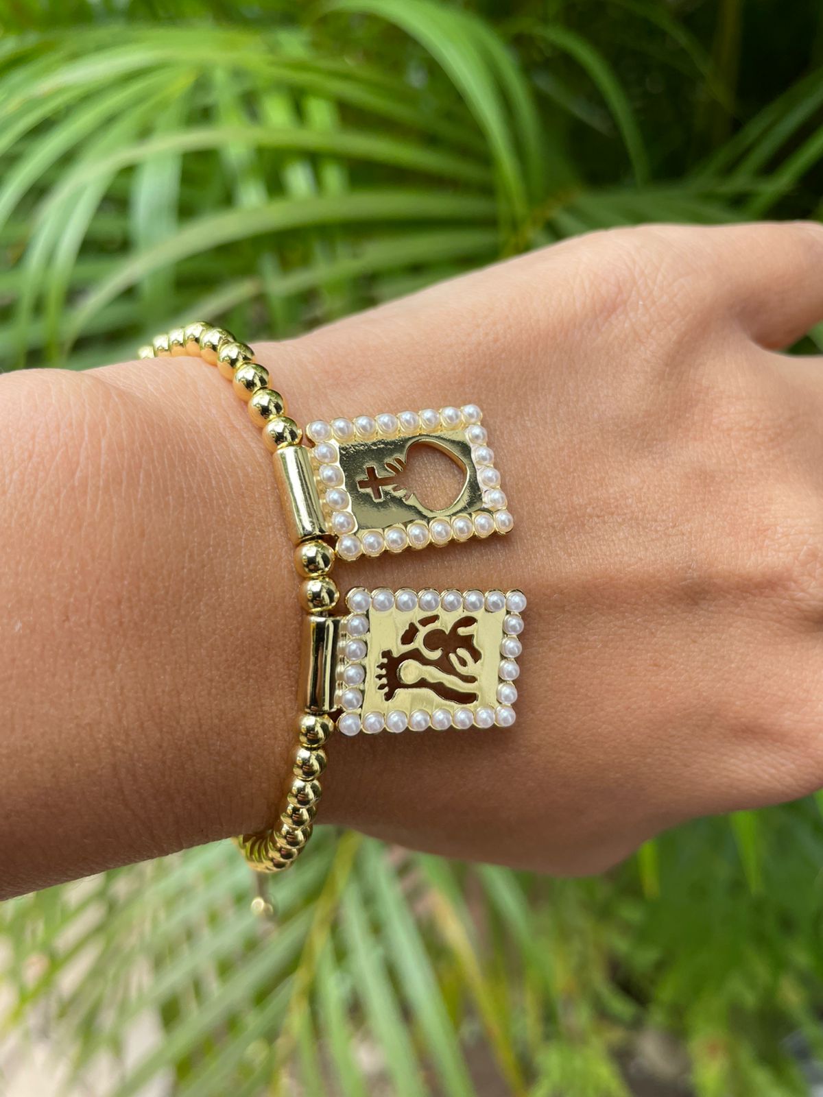 Pulsera escapulario medallas doradas