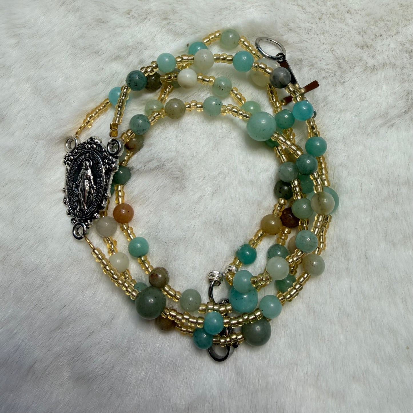 Rosario-Piedras pequeñas abundancia