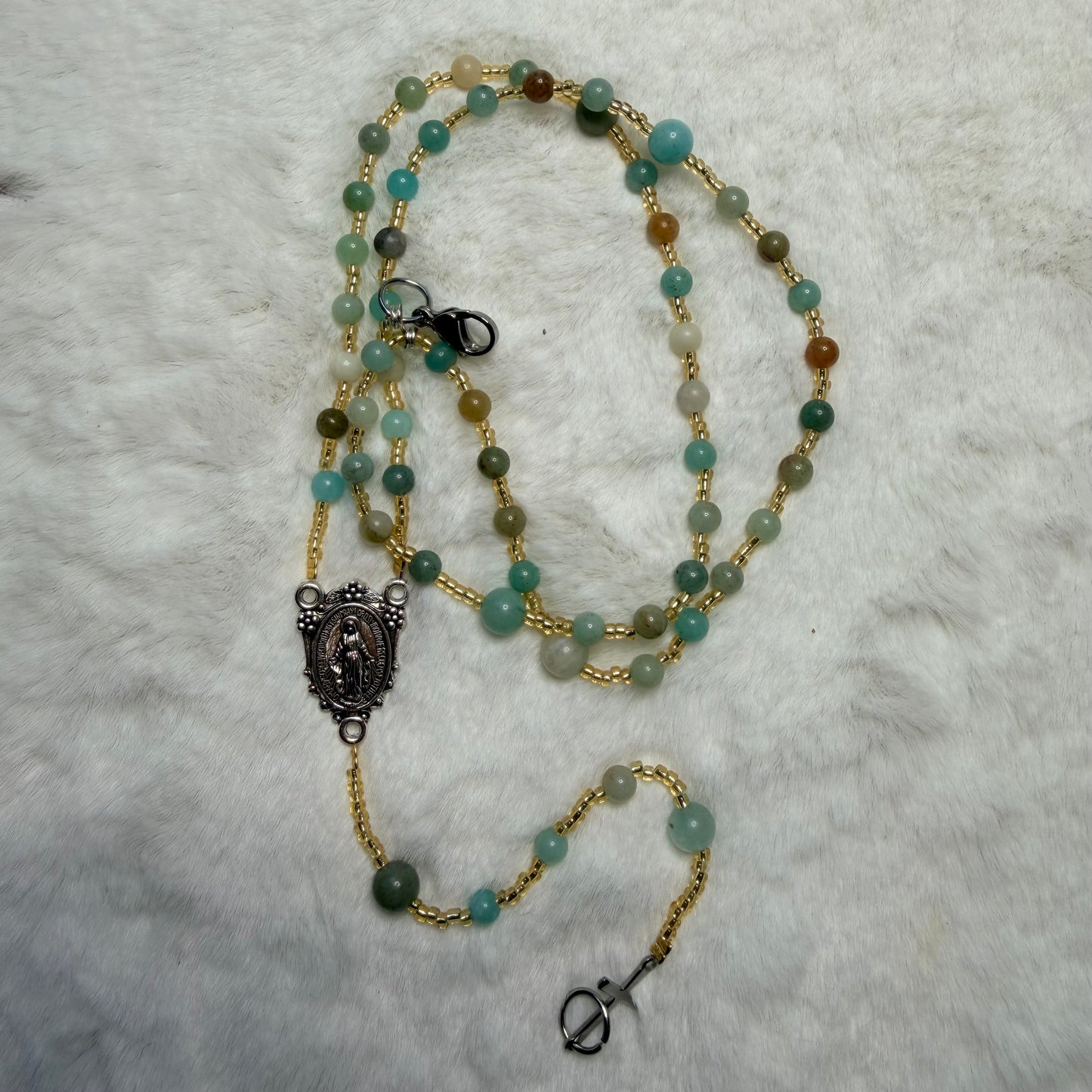 Rosario-Piedras pequeñas abundancia