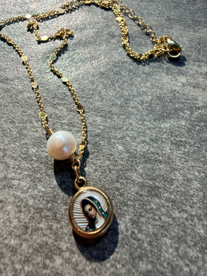 Collar- Perla y Virgen engarzado en Alambrismo