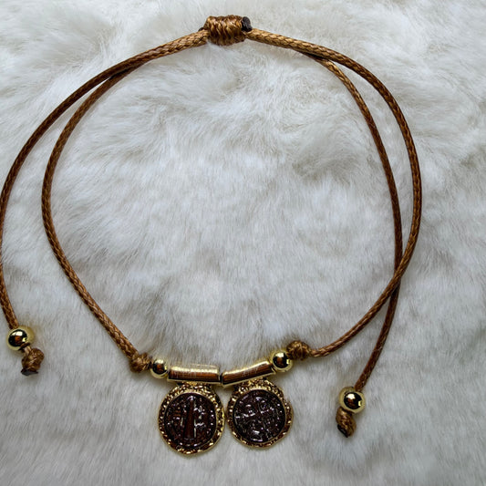 Pulsera escapulario medallas doradas San Benito
