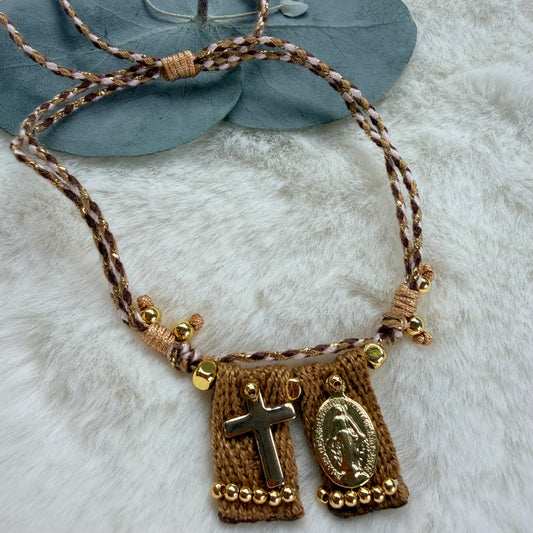 Coleccion Escapulario- Pulsera Tela color cafe
