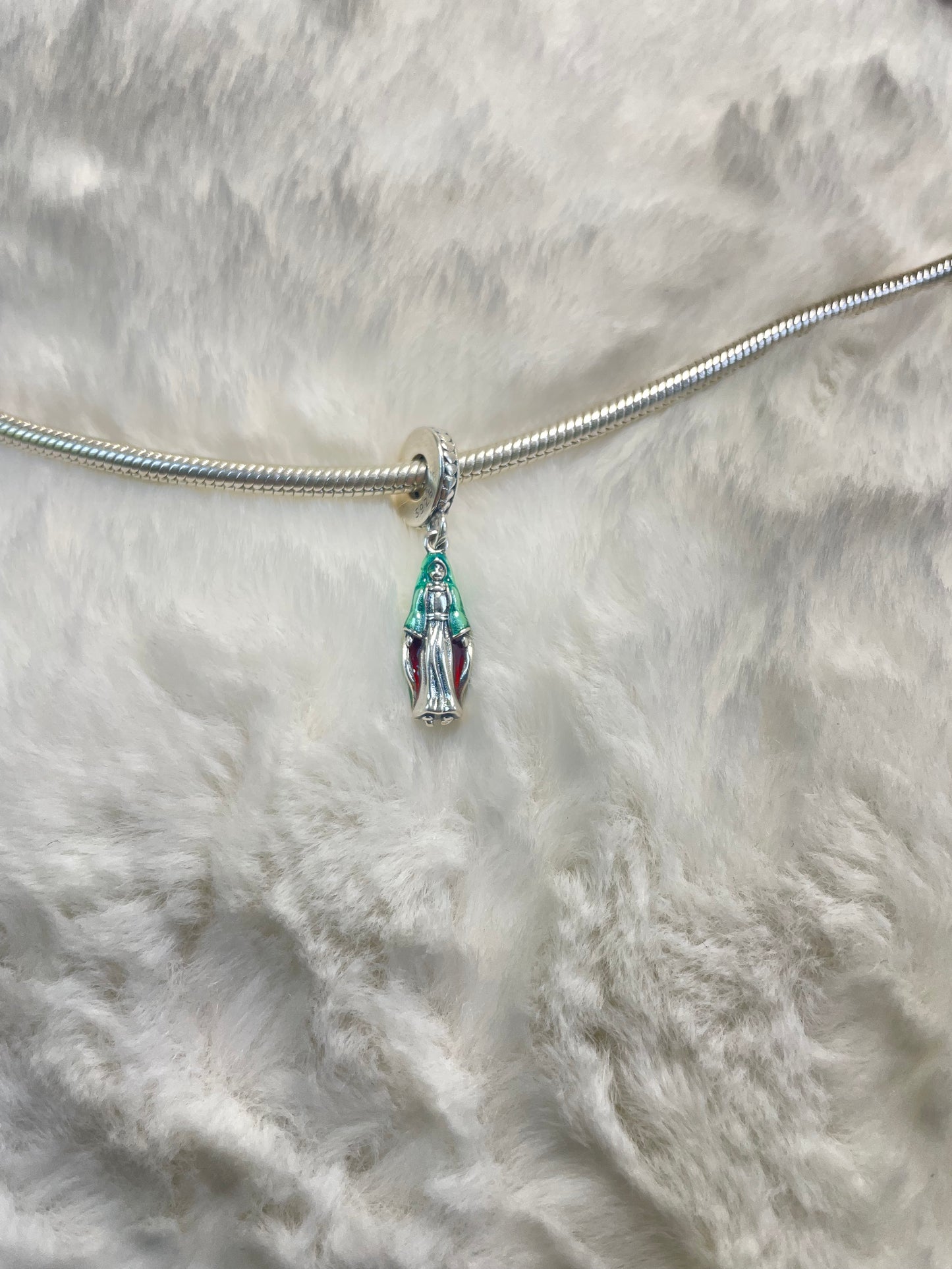 Charm-Virgen milagrosa