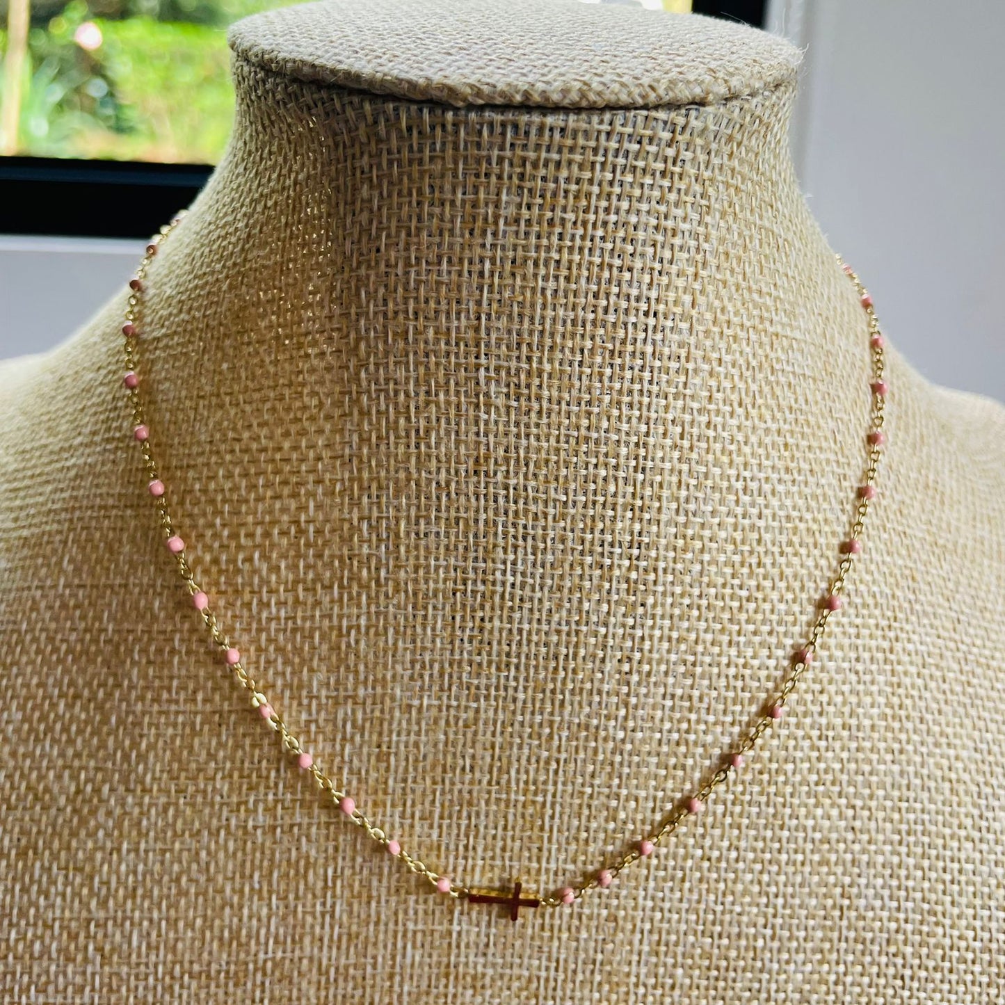 Acero-collar con cruz rosado