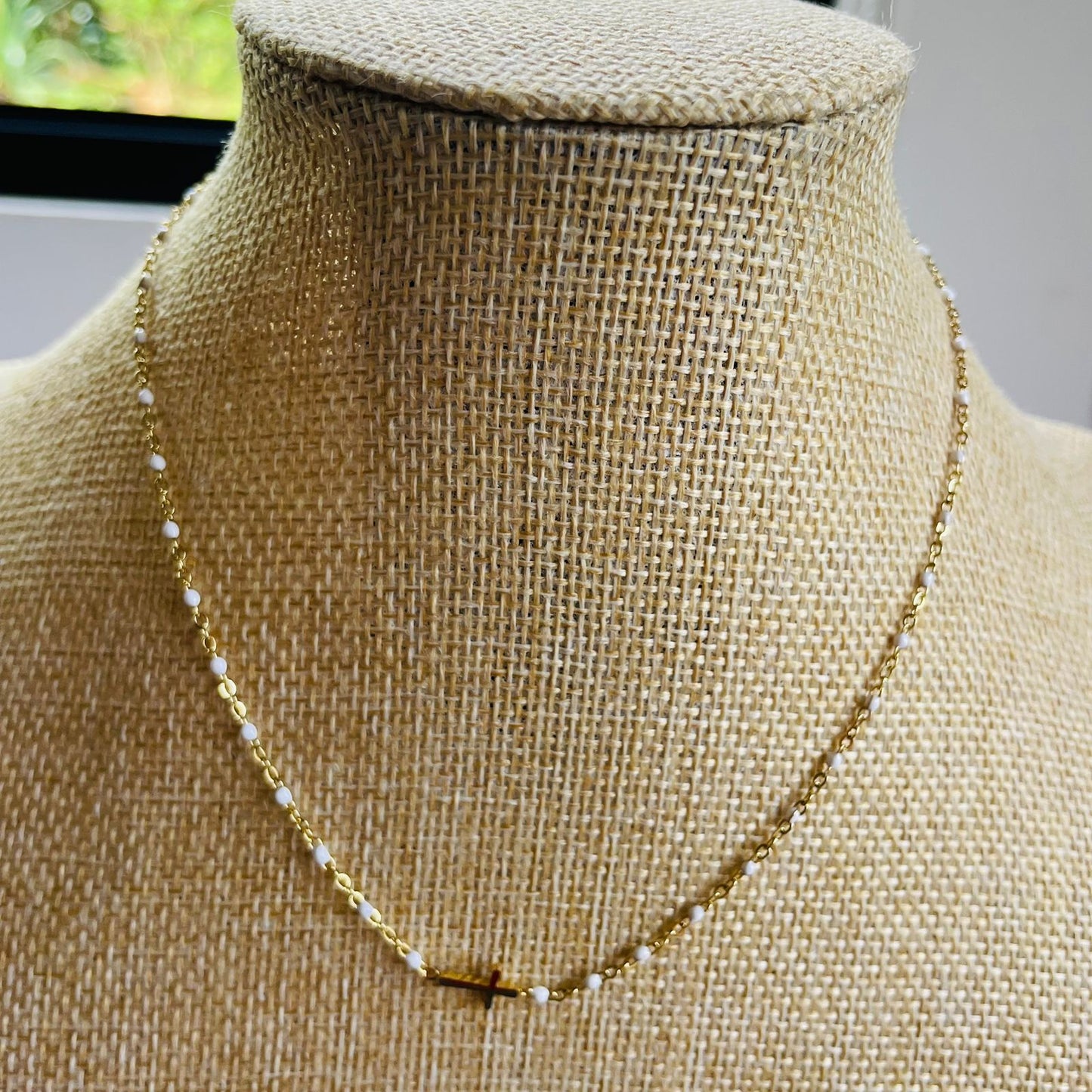 Acero-collar con cruz blanco