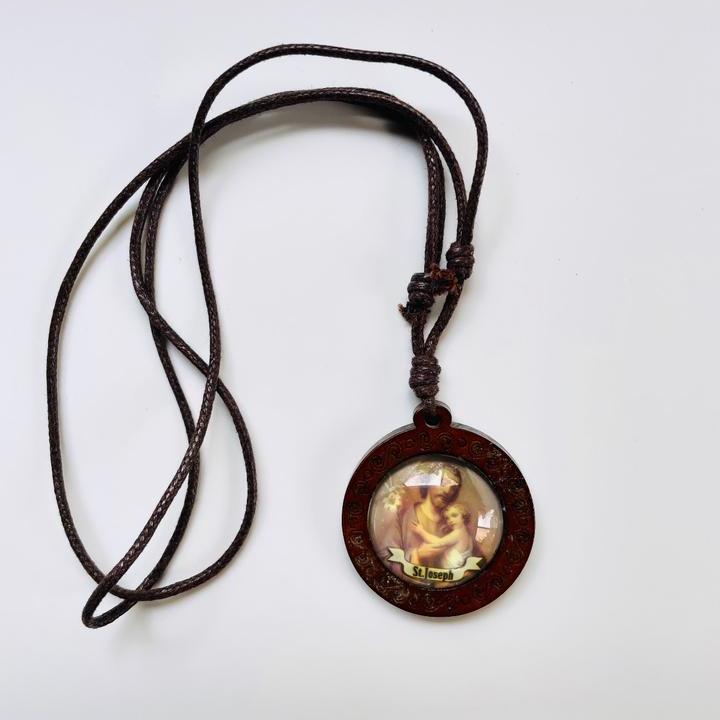 Madera- medalla San José