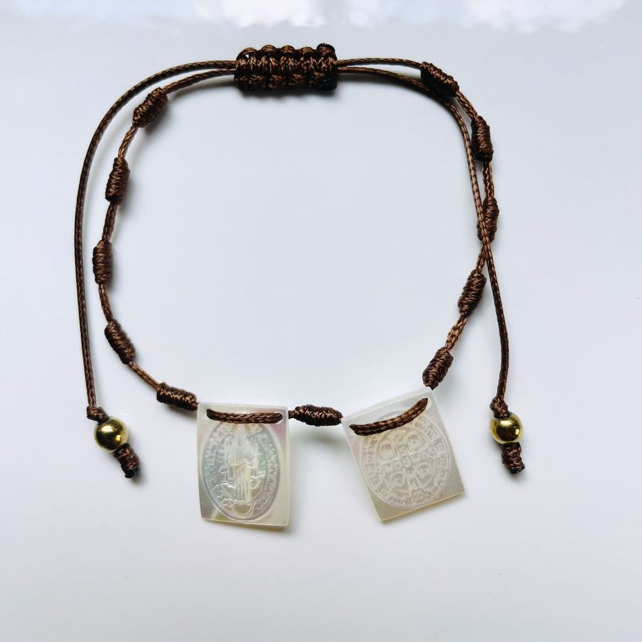 Pulseras ajustables - Pulsera San Benito medalla concha nacar