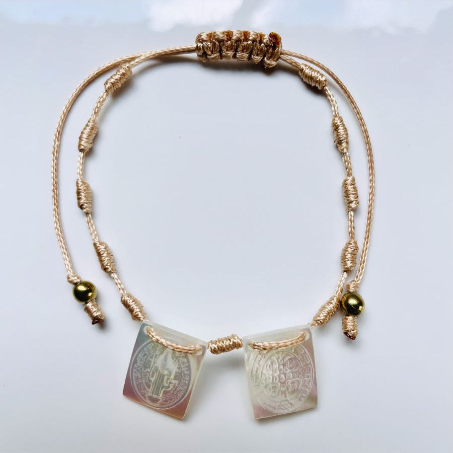 Pulseras ajustables - Pulsera San Benito medalla concha nacar