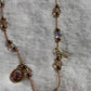 Collar de cristales y piedras tornasol
